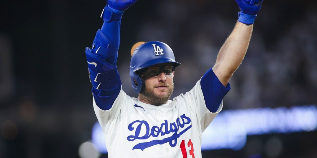 Muncy returns to Dodgers; Edman to injured list with ankle sprain