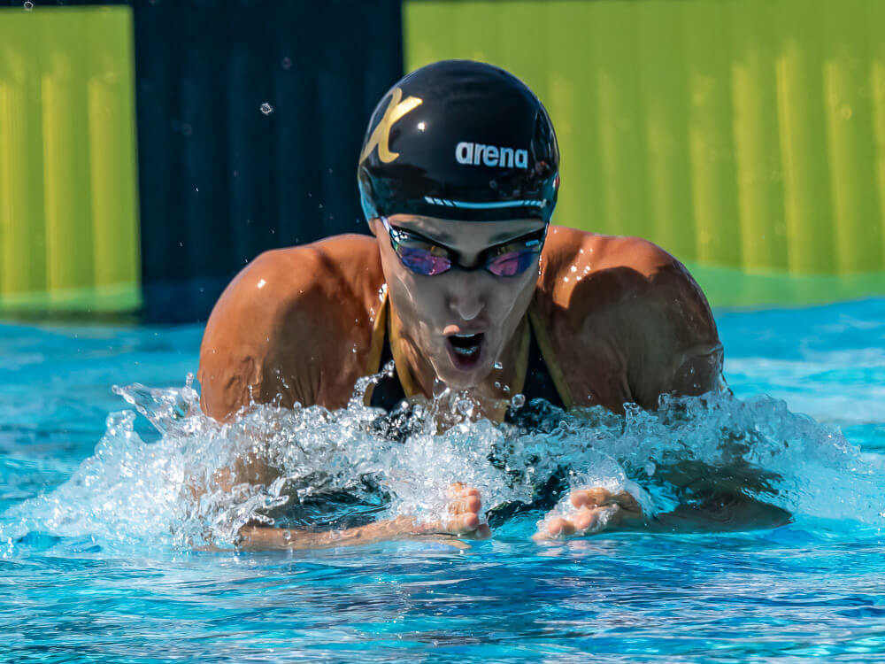 Ageless Gabby Rose and Resurgent Hunter Armstrong Look Sharp on Opening Night of TYR Champs