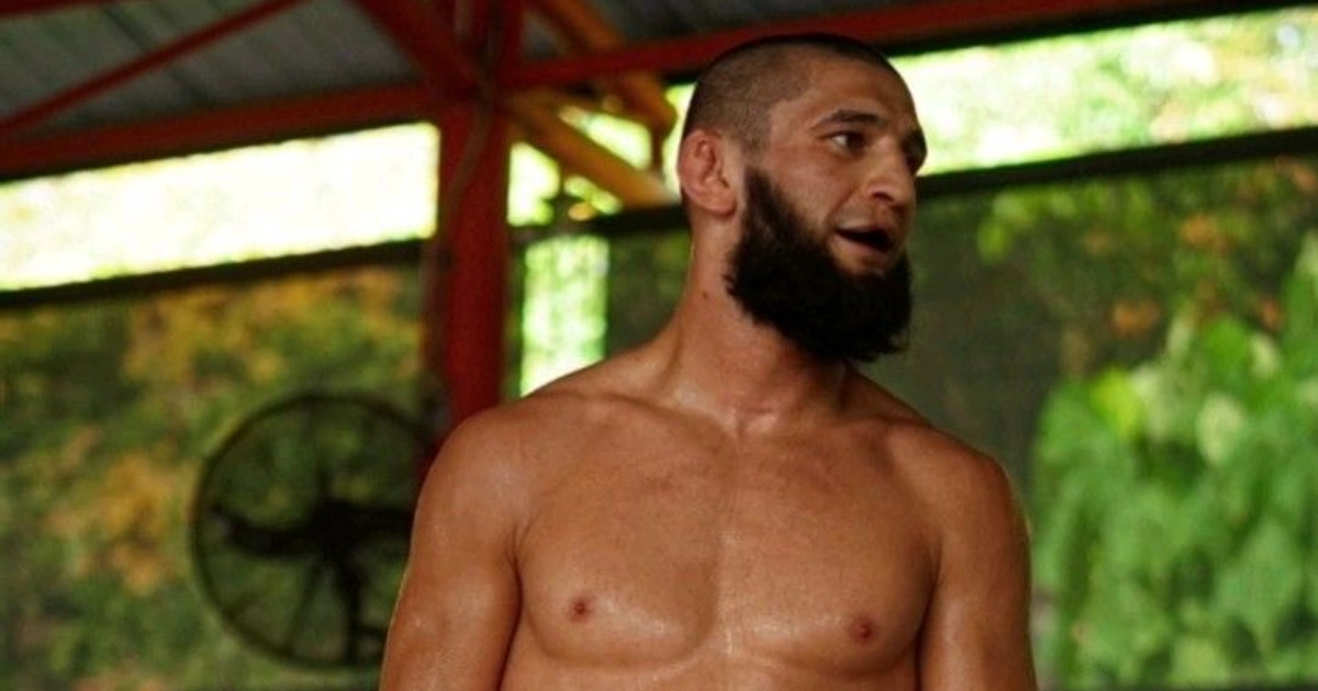 Chael Sonnen Defends Khamzat Chimaev’s Cardio as UFC 319 Approaches