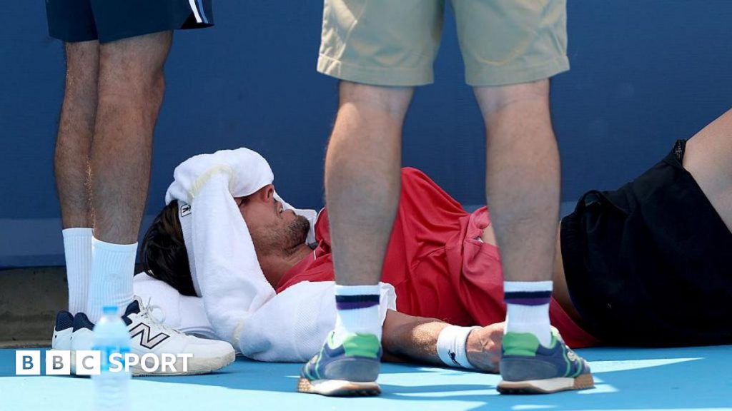 Rinderknech collapses on court in Cincinnati heat