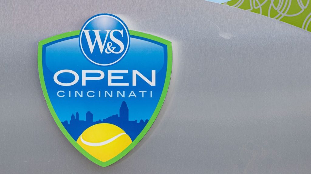 Play suspended for around hour at Cincinnati Open