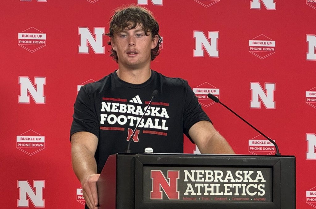 Nebraska football's 2-footed Australian punter already won over coaches. Now he's captured fans Nebraska football's 2-footed Australian punter already won over coaches. Now he's captured fans