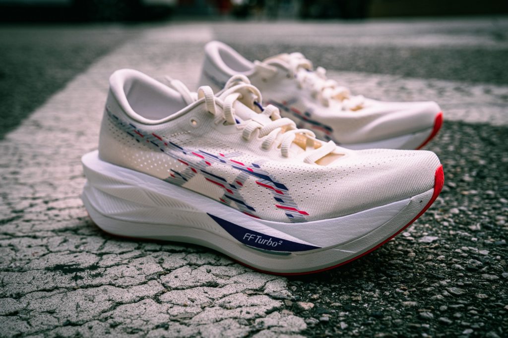 Asics Sonicblast Review: Squared Up and Plated, Ready to Serve Asics Sonicblast Review: Squared Up and Plated, Ready to Serve