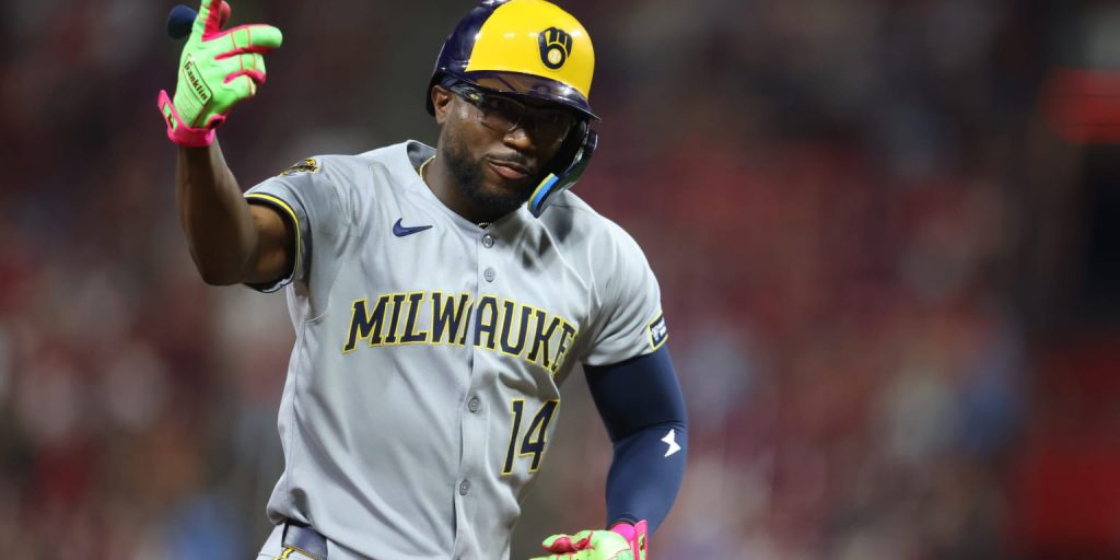 No. 14 Monasterio the latest hero in Brewers' club-record 14th straight win No. 14 Monasterio the latest hero in Brewers' club-record 14th straight win