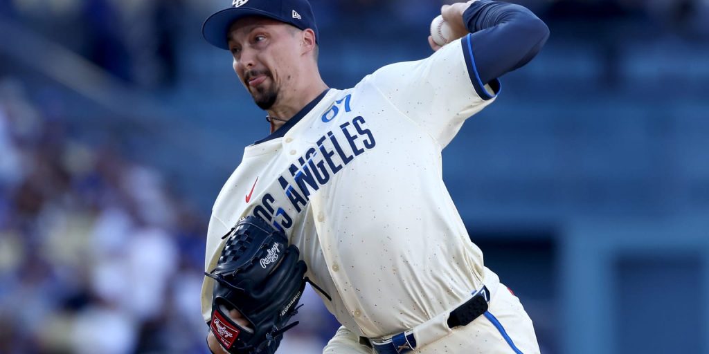 Snell lifts L.A. to solo first with an assist from catcher (3, actually) Snell lifts L.A. to solo first with an assist from catcher (3, actually)