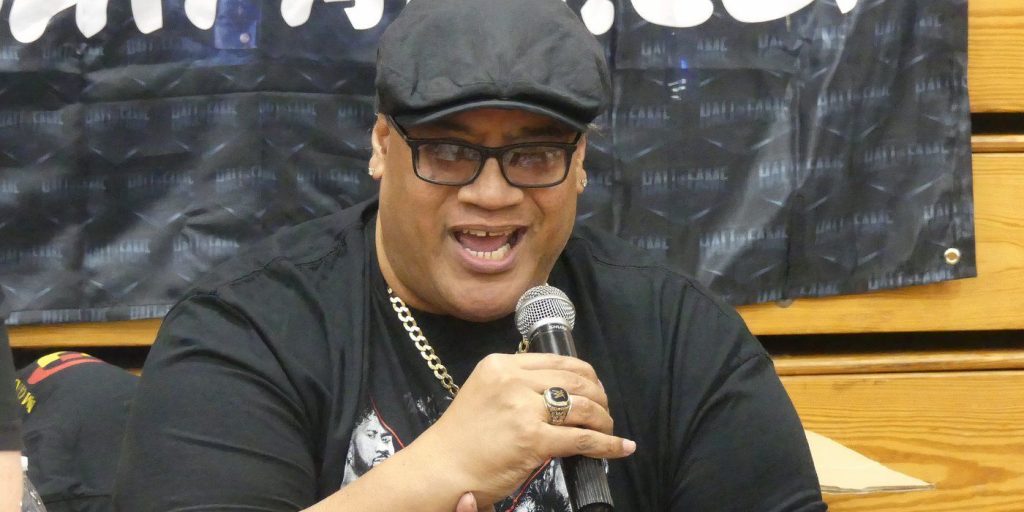 "He's a Smart Superstar" – Rikishi Says WWE Star 'Deserves His Flowers' "He's a Smart Superstar" – Rikishi Says WWE Star 'Deserves His Flowers'