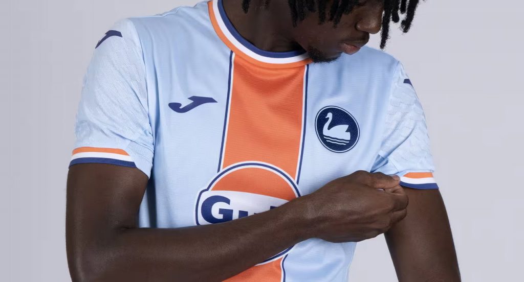 F1’s Gulf racing colours inspire new football kit for British team F1’s Gulf racing colours inspire new football kit for British team