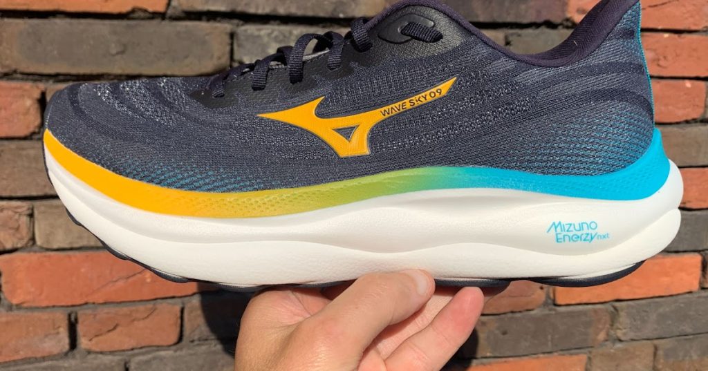 Mizuno Wave Sky 9 Beoordeling,  Mizuno herdefinieert zijn max-cushioned trainer: 2 vergelijkingen (Dutch/Flemish)