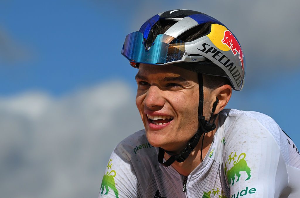 As it happened: Vuelta a España best young rider takes his first Grand Tour win amid Vingegaard-Almeida stalemate on stage 17 As it happened: Vuelta a España best young rider takes his first Grand Tour win amid Vingegaard-Almeida stalemate on stage 17