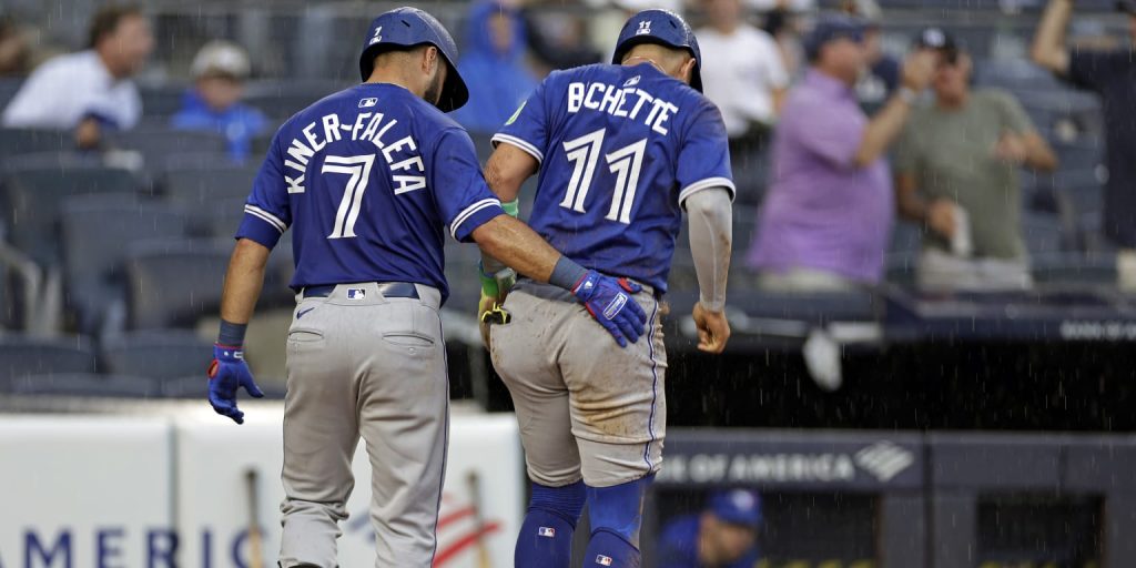 Bichette getting second opinion on sprained left knee