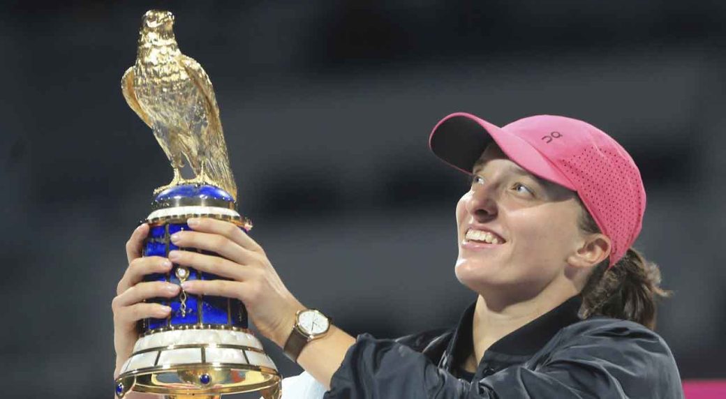 Top-ranked Iga Swiatek beats Rybakina to capture third straight Qatar Open