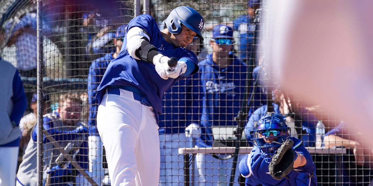 Ohtani's first live BP homer with Dodgers a no-doubt crowd pleaser