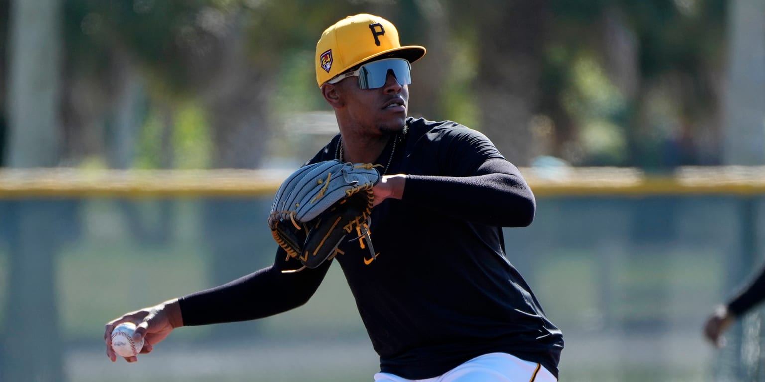 Hayes embracing mentor role for young Bucs