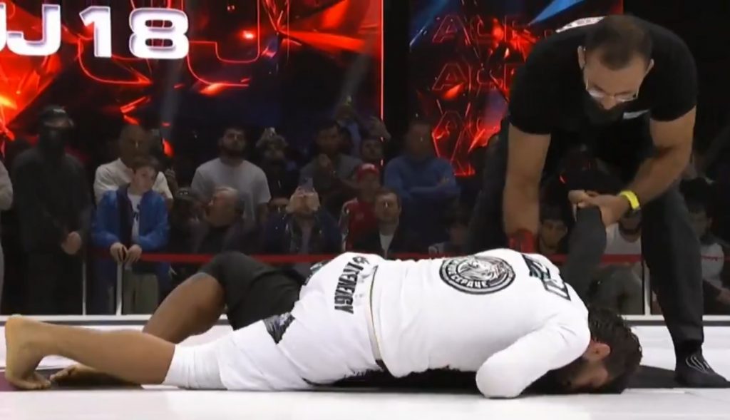 Arman Tsarukyan puts Benson Henderson to sleep in Russia Arman Tsarukyan puts Benson Henderson to sleep in Russia