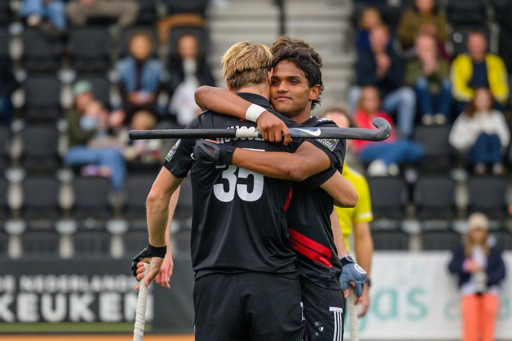 Netherlands: HK (H): 14 goals at A’dam-Den Bosch, OR new leader Netherlands: HK (H): 14 goals at A’dam-Den Bosch, OR new leader