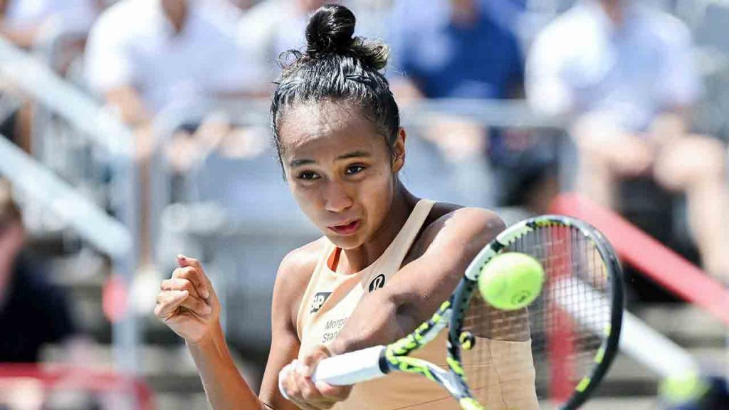Canada’s Leylah Fernandez crushes Maria Sakkari at China Open Canada’s Leylah Fernandez crushes Maria Sakkari at China Open