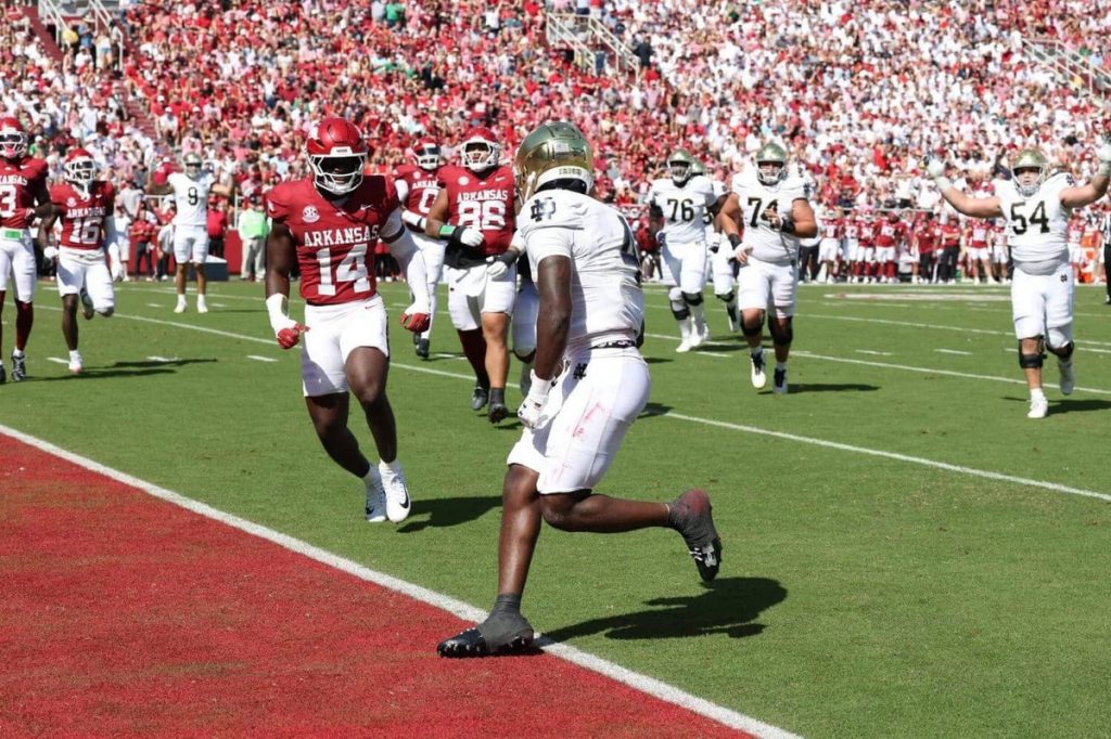 Notre Dame's Jeremiyah Love scores four first-half touchdowns in blazing start at Arkansas