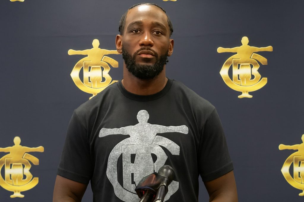 Why Boxing Fans Refuse to Give Terence Crawford Credit for Narrow Win Over Faded Canelo Alvarez