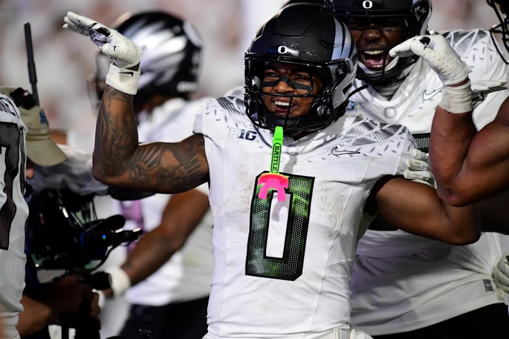 AP Top 25: Oregon moves to No. 2 as Ole Miss leaps nine spots to No. 4