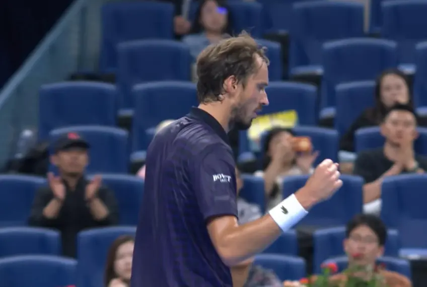 Daniil Medvedev tops Alexander Zverev in Beijing, dominates their H2H