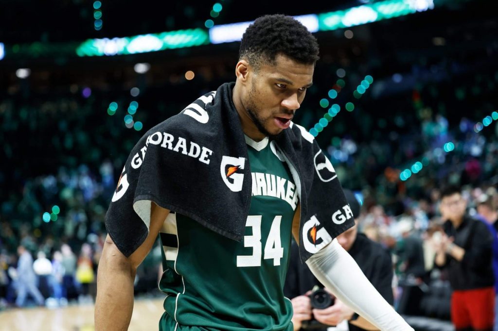 Bucks' Giannis Antetokounmpo to miss start of training camp with COVID-19 Bucks' Giannis Antetokounmpo to miss start of training camp with COVID-19