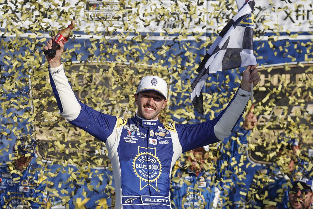 RECAP: Door of Opportunity Opens – Chase Elliott Moves into the Round of 8 at Kansas RECAP: Door of Opportunity Opens – Chase Elliott Moves into the Round of 8 at Kansas