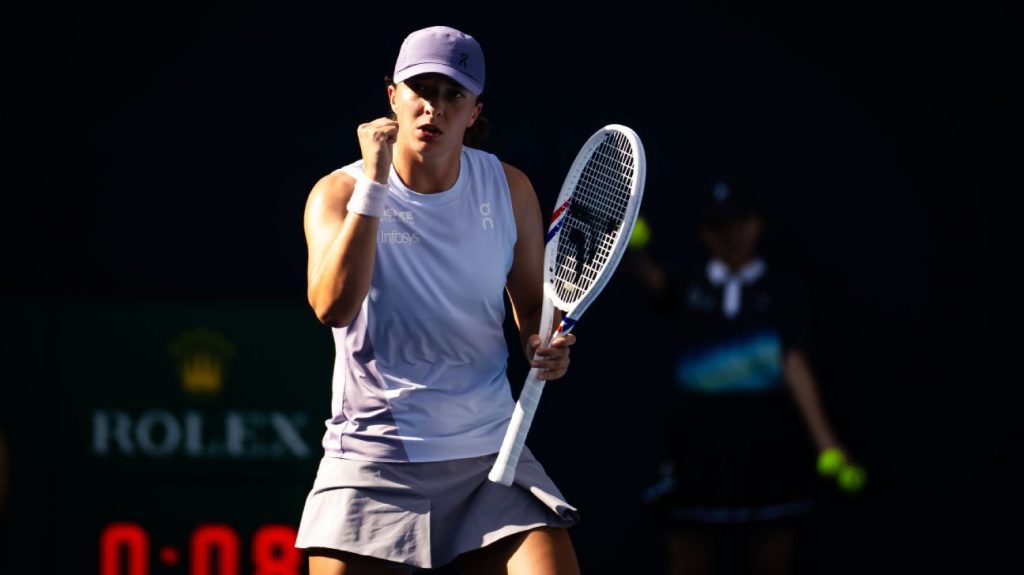 Swiatek gets 400th win, advances at China Open