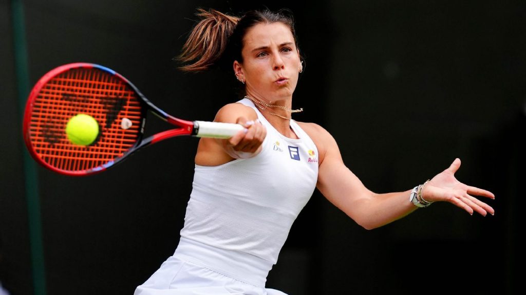 Navarro takes down top-seeded Świątek in China