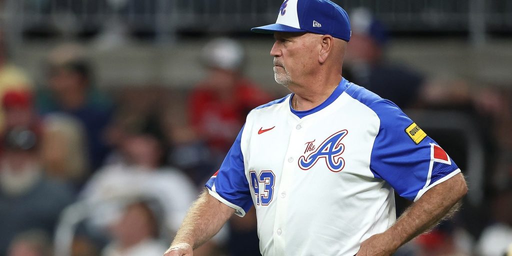 Snitker steps down as skipper for advisor role, will enter Braves HOF in 2026 Snitker steps down as skipper for advisor role, will enter Braves HOF in 2026