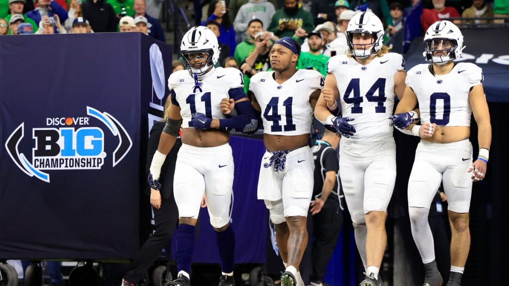 Abdul Carter, Tyler Warren forced to wear Oregon gear after lost bets to Pro Ducks
