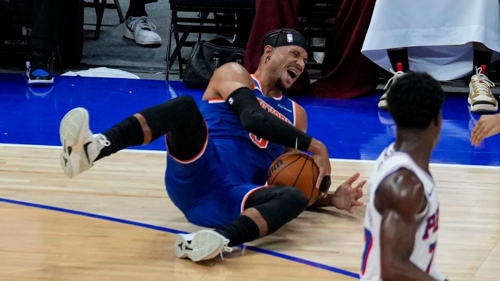 Hart ejected from Knicks’ pre-season game after throwing ball Hart ejected from Knicks’ pre-season game after throwing ball