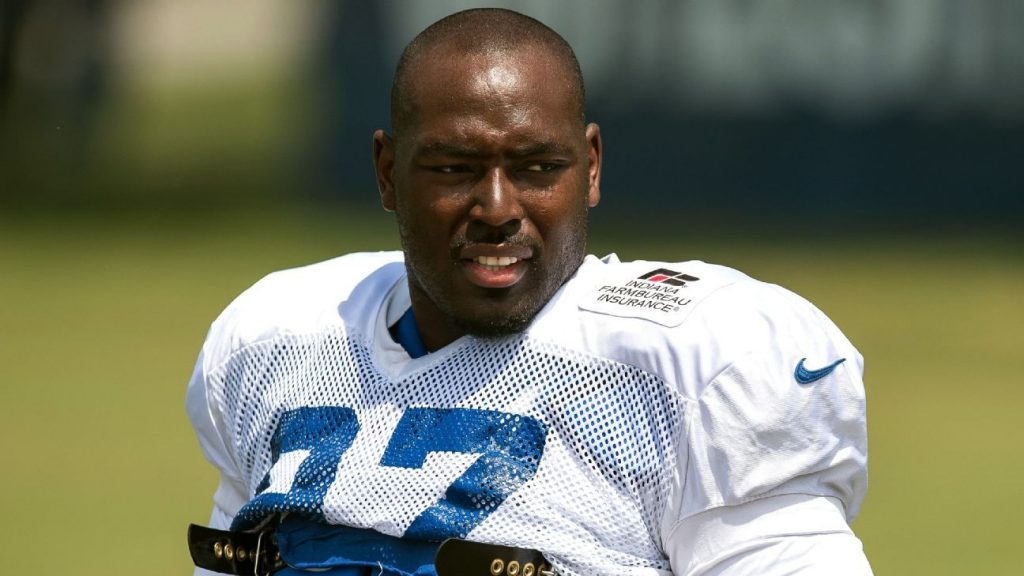 Ex-Ravens, Syracuse DL Arthur Jones dies at 39