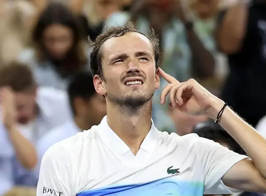 Daniil Medvedev reflects on tough conditions at the Shanghai ATP