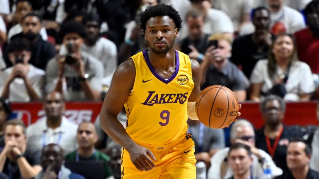 Lakers lose their pre-season opener to Suns with James, Doncic sitting out Lakers lose their pre-season opener to Suns with James, Doncic sitting out