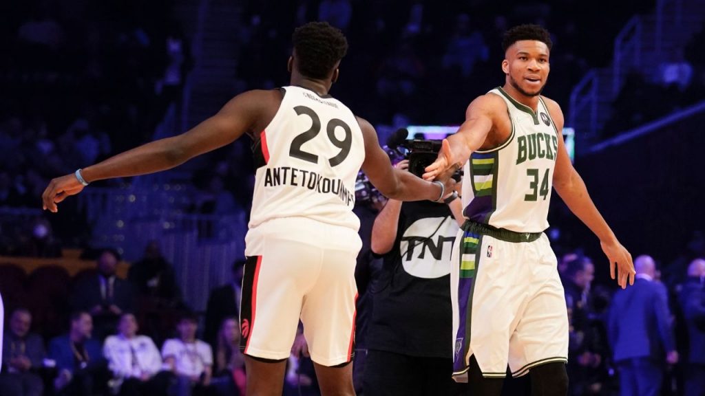 Report: Bucks sign Alex Antetokounmpo, joins brothers Giannis and Thanasis
