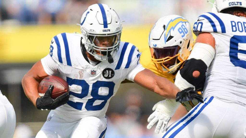 'Best back' in NFL? Taylor states case with 3 TDs 'Best back' in NFL? Taylor states case with 3 TDs