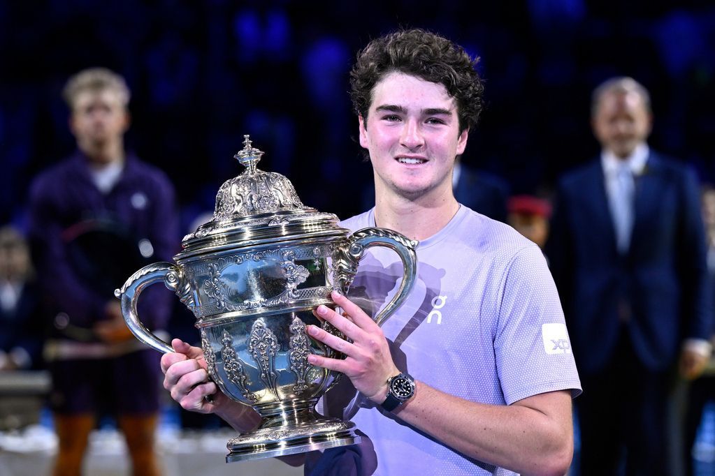 Parents arrive in time for Fonseca's Swiss final win