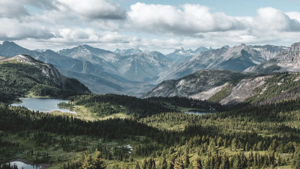 American Rocky Mountains Vs. Canadian Rocky Mountains: Which Are Better?