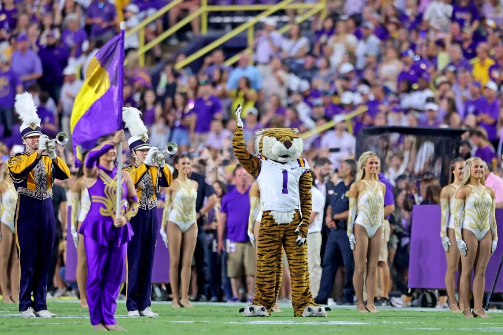 Does LSU recruit itself? Not quite, but it's close — and that's why it's such an attractive job