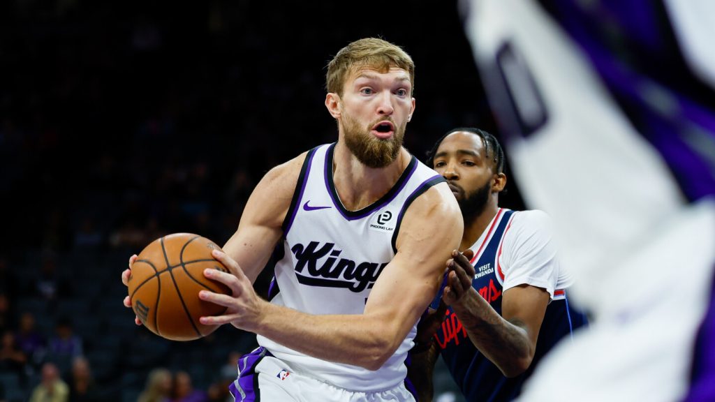 Kings' Domantas Sabonis out for first week of season with hamstring strain