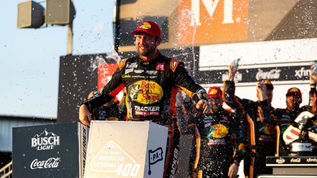 'It’s Wild': Chase Briscoe’s Hometown Is Going the Extra Mile to Support Their Driver for the Cup Title 'It’s Wild': Chase Briscoe’s Hometown Is Going the Extra Mile to Support Their Driver for the Cup Title