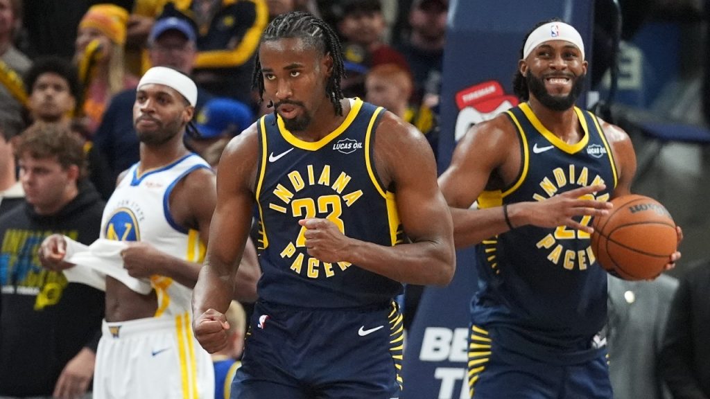 NBA Roundup: Pacers snap season-opening winless streak with win over Warriors