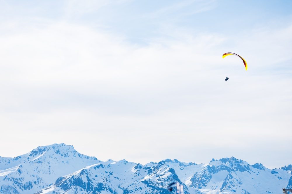 Mèribel: A Paragliding Paradise for Beginners and Experts