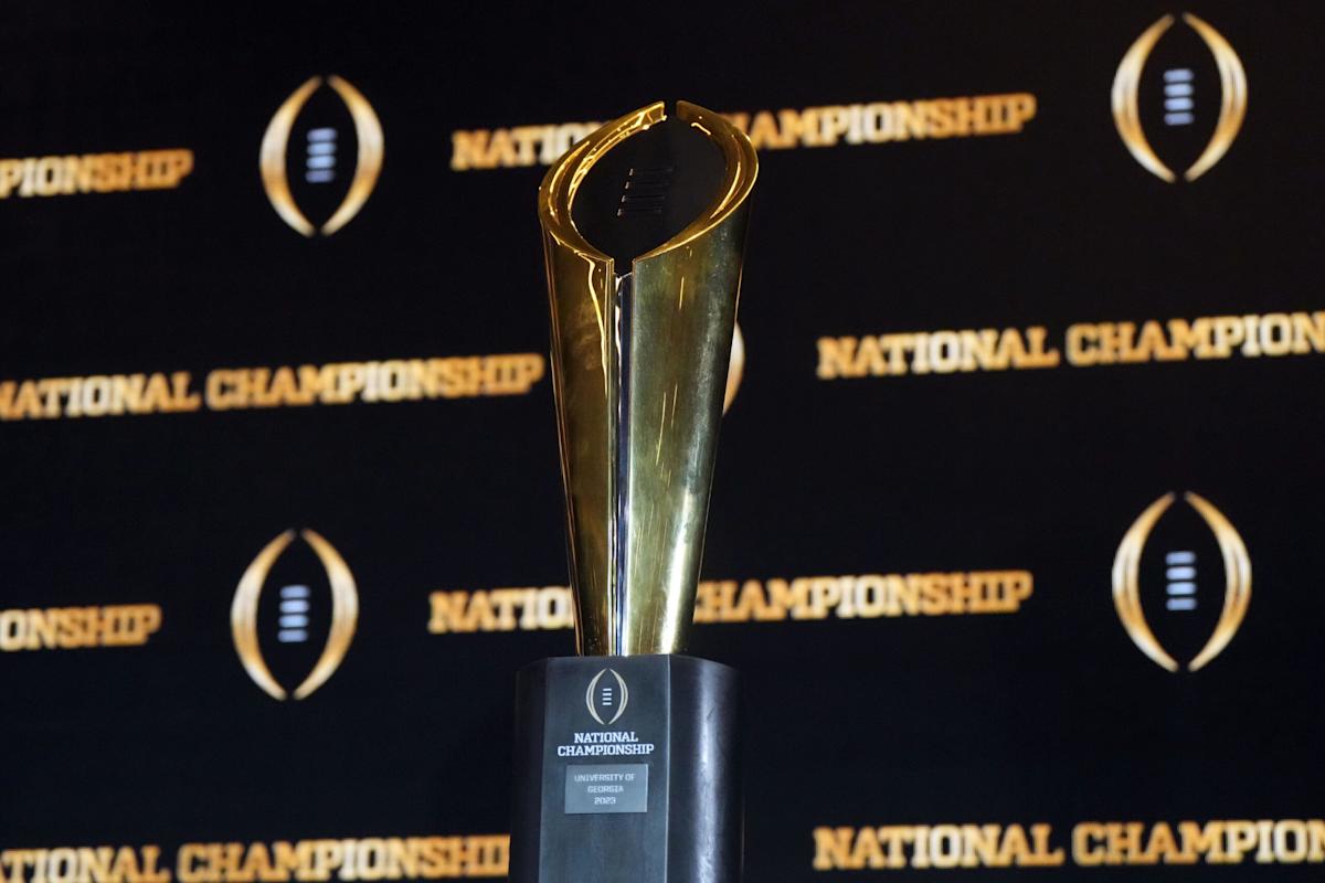 REPORT: ESPN, College Football Playoffs agree to .8 billion deal