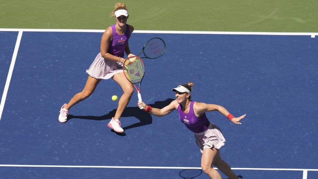Dabrowski, Routliffe fall to Siniakova, Townsend at WTA Finals