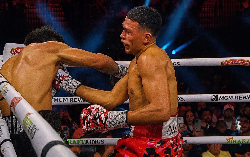 Benavidez Says He’s “110% Motivated,” but Yarde’s Power and His 175-lb Wear-and-Tear Make This His Most Dangerous Test Yet