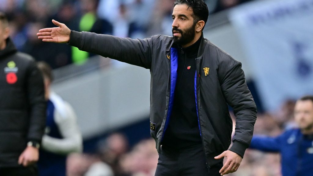 Key £74m Manchester United star set to be out for a month with knee injury