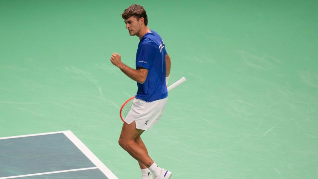 Dominant Cobolli sends Italy to Davis Cup semis