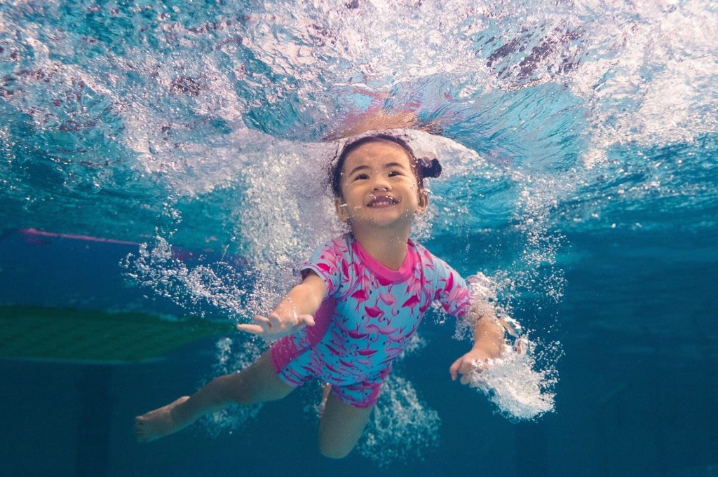Swim Lessons: The Holiday Gift That Helps Keep Kids Safer | SwimLabs
