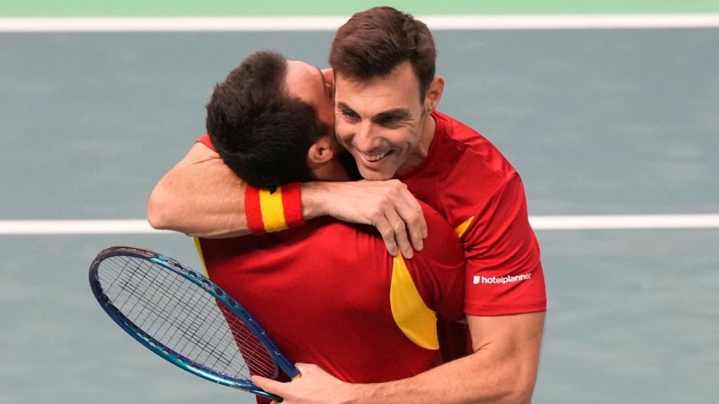 Spain, Germany advance to Davis Cup semifinals